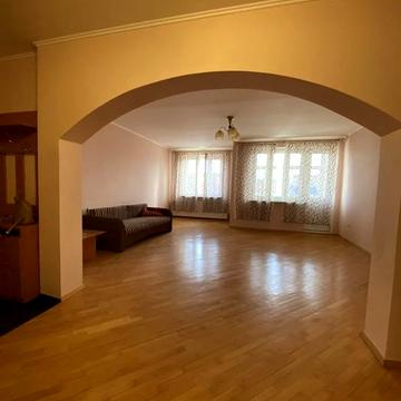 Продаж чотирикімнатної квартири по вул.Володимирська.