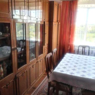 Продається 2 кімнатна квартира в м.Дубляни з видом на озеро.