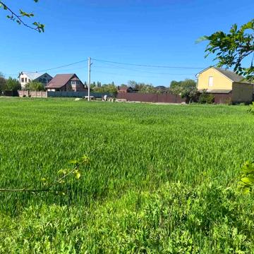 Недобудова в с. Рогозів з кутовою ділянкою