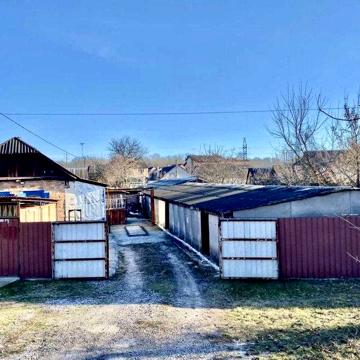 Продам два будинки на Подолі