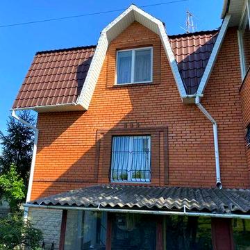 Продам добротный 2х этажный дом в Березановке с гаражом и теплицей