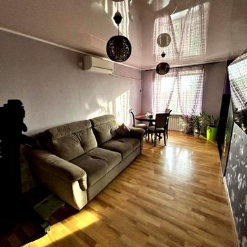 Трикімнатна квартира в селищі Чаплине