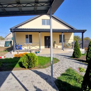 Новоселів
