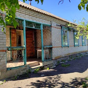 Будинок з великим подвірям в полтавській області.Торг.
