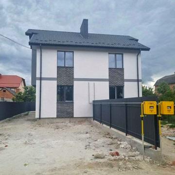 Продаж котеджів с.Зимна Вода у гарному місці поруч центру та зупинки