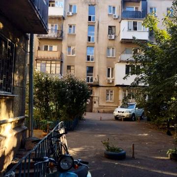 Богдана Хмельницького вул., 1