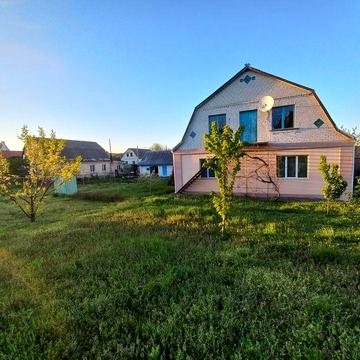 Продам будинок з ділянкою в передмісті. На дві сімї!!!