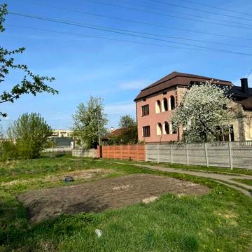 незавершений будинок та земельна ділянка 6 сот., м. Рава-Руська