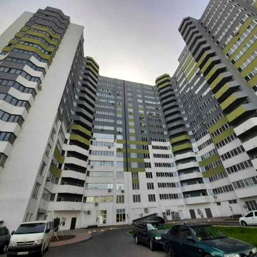Продається трикімнатна квартира по вул. Грушевського.