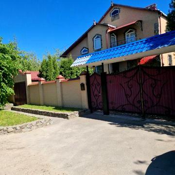 Будинок для великої родини.
