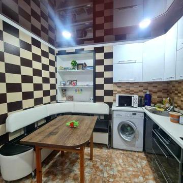 Продам 2-во кімнатну, Інститут.