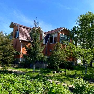 Продам отличный 2-х этажный дом в Березановке (с ремонтом)