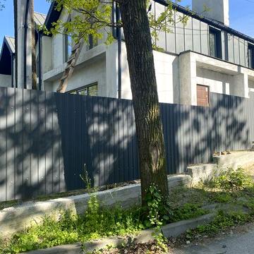 Продаж свого тауну прямо біля озера.Центральні комунікації