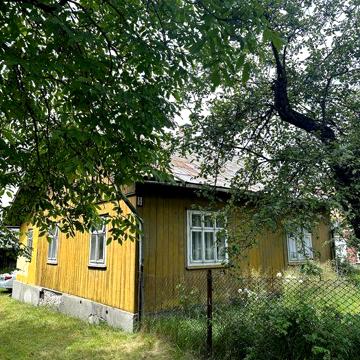 Продається будинок з земельною ділянкою 30 соток в м.Долина