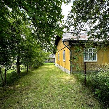 Продається будинок з земельною ділянкою 30 соток в м.Долина