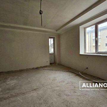 Продаж.3-к.квартири з чорновим ремонтом в центрі міста.Постанова !