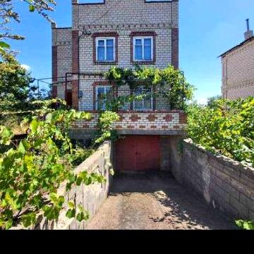 Продам 3-х уровневый дом