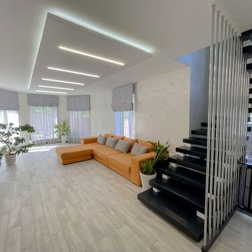 Будинок з дизайнерським ремонтом,ділянкою,продуманим плануванням.