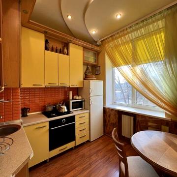 Продаж 2 кімн. Сталінка Січеславська. Все як є. Заходь і живи.
