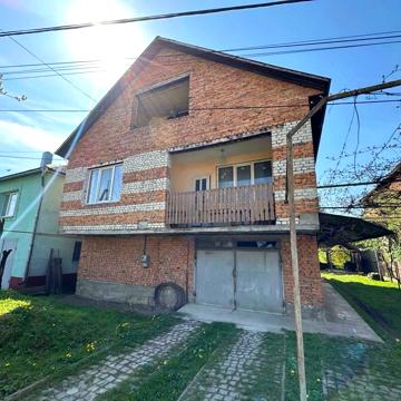Продається 3 поверховий будинок в смт. Тересва