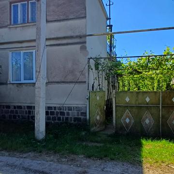 Бічна, 111