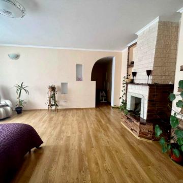 № 12636 - Простора двохповерхова 4 к. квартира, Центр, Київська