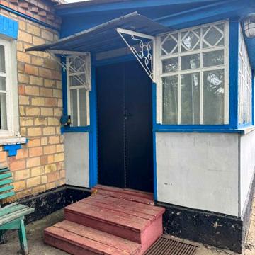 Будинок у центрі с. Вороньків