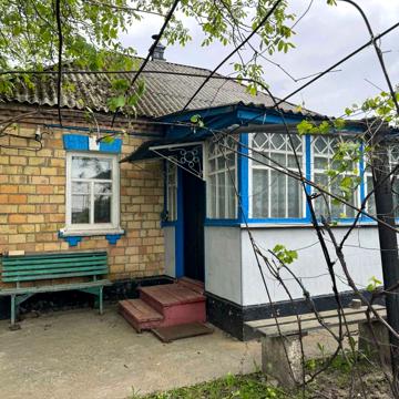 Будинок у центрі с. Вороньків