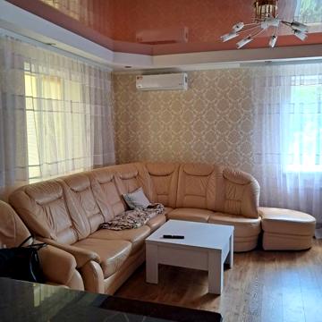 Продаж 2-х будинків за ціною 1-го