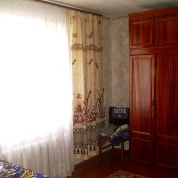 Продам 3-х кім. 2-х поверхову квартиру з гаражем