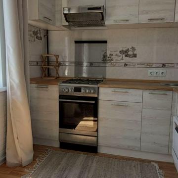 Продам однокімнатну квартиру на Перемозі