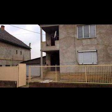 Продається будинок в м. Берегово , 7 км від угорського кордону.