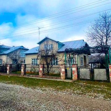 Продаж 2 поверхового будинку з гаражем в м.Пнів