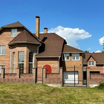 Продаж якісного будинку з гаражем, бомбосховищем, басейном