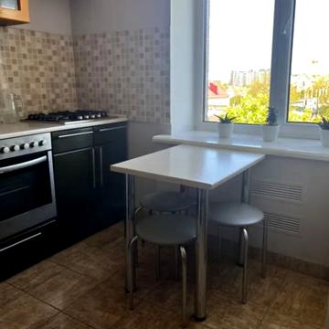 Продаж 2к квартири 52 кв. м на вул. Монастирського