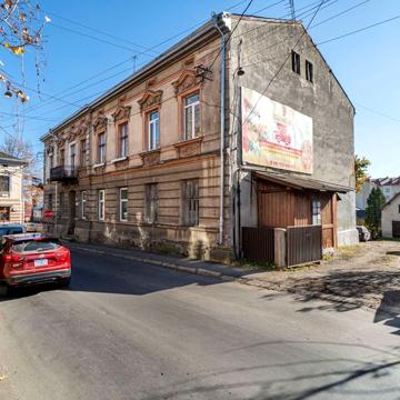 Квартира з ремонтом та гаражем  в центрі Коломиї))