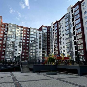 продам двокімнатну квартиру в центрі міста,поруч ратуша та парк,2 кім