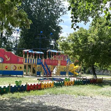 Продаж трьох кімнатноі квартири з індив. опаленням. Городок.
