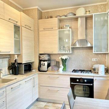 Продаж чотирикімнатної квартири на Соборності, 27