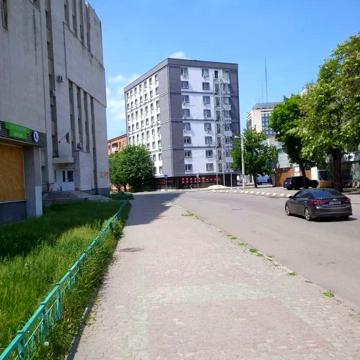 Богдана Хмельницького вул., 32