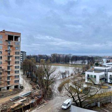 Здана 3 кім з наповненням та виглядом на озеро!