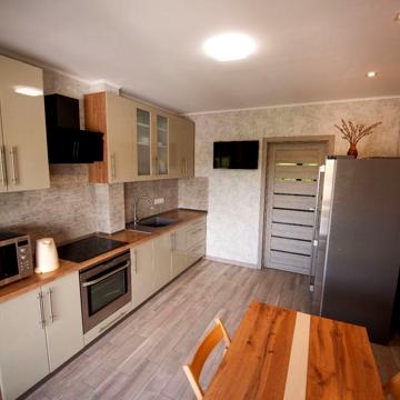 Дворівнева 3-кімнатна квартира на вул. Воззєднання  / 75 м² / Боздош