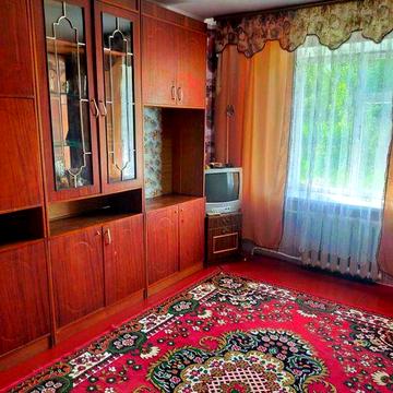 Продається трикімнатна квартира.
