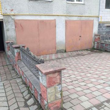 Продається дворівнева квартира без ремонту
