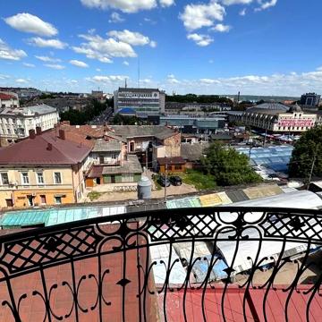 Продаж дворівневої квартири в історичному центрі міста