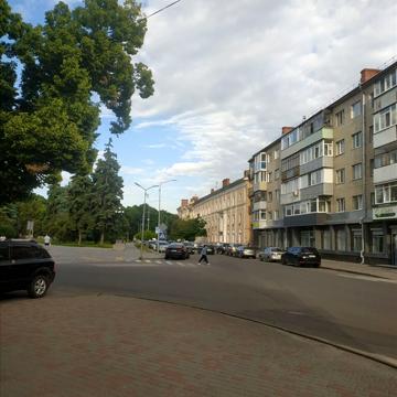 Стрітенська вул. (Комсомольська), 42