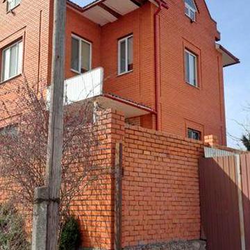 Продам добротний сучасний будинок