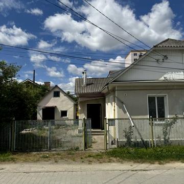 Продам частину будинку ,р-н 14 Гімназії