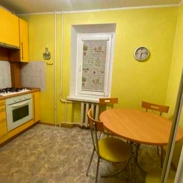 Пропонується в оренду 2-х кімнатна квартира з хорошим ремонтом.