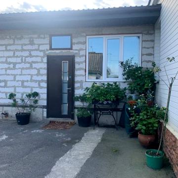 Продам 1/2 будинку в центрі, окремий двір, гараж, літня кухня. 6 соток